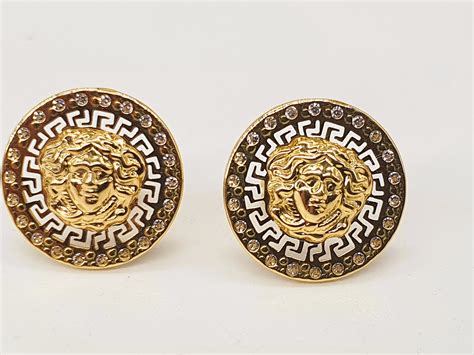 pendientes versace de oro hombre|Pendientes de Versace para hombre .